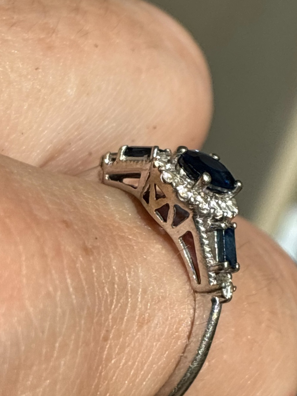 Solid 10k gold genuine diamond/royal blue sapphire ring high end - Picture 8 of 14